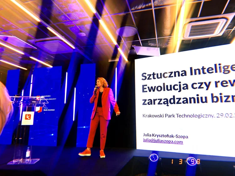 Julia Szopa podczas warsztatu w Krakowskim Parku Technologicznym