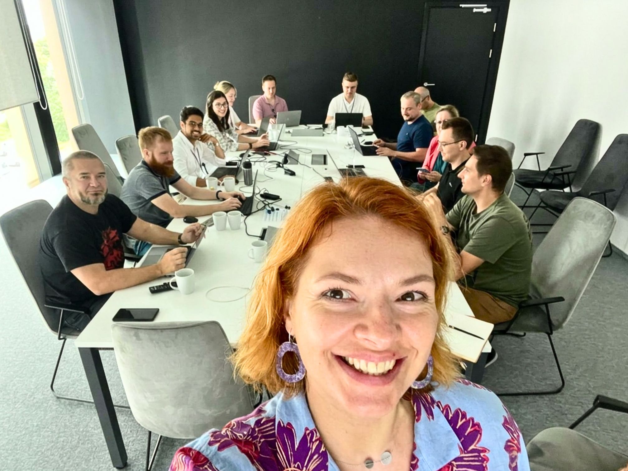 Julia Szopa leading an AI workshop for a team